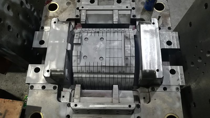 吸塑模具设计定制：价格影响因素及考量要点