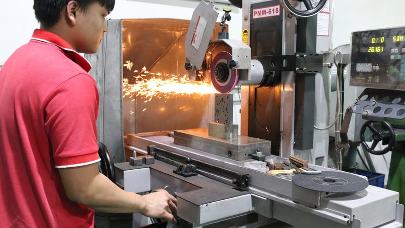 吹塑模具设计入门：新手必知的五大要点**