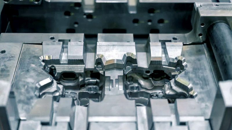 精密塑胶模具尺寸精度标准解析：关键要素与实际应用